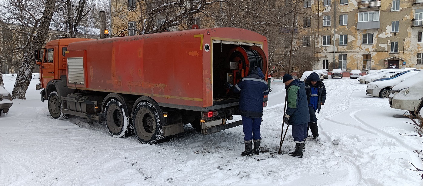 Прочистка канализации от засоров гидропромывочной машиной и специальным оборудованием в Крыме