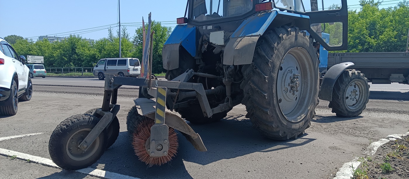 Услуги трактора с щеткой МТЗ в Массандре