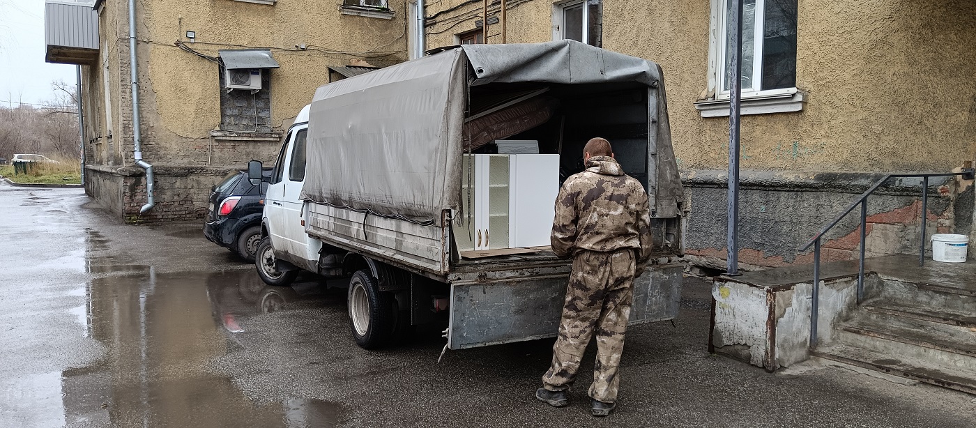 Квартирные перевозки. Погрузка мебели в Газель в Массандре