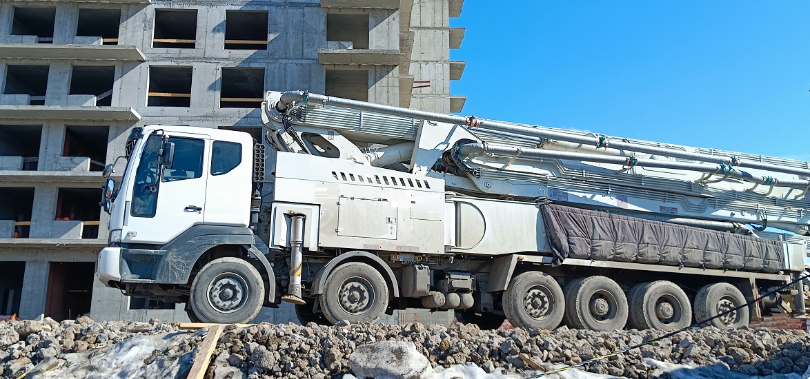 Услуги и заказ бетононасосов для заливки бетона в Саках